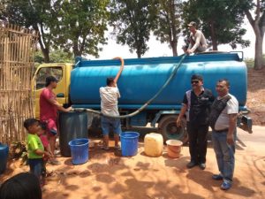 Akibat Kemarau Panjang Warga Kesulitan Air Bersih