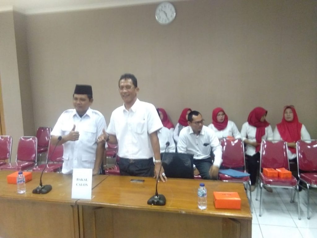 Pasangan ENAK Resmi Menyerahkan Syarat Dukungan Untuk Pemilihan Calon Bupati Dan Wakil Bupati Kabupaten Karawang
