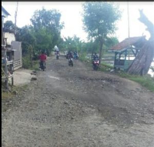 Ruas Jalan Binong – Jatireja Disoal Butuh Perbaikan