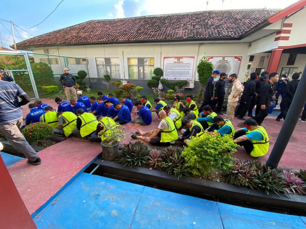 Pelaksanaan Pemindahan Warga Binaan Pemasyarakatan Kelas IIA Karawang Berjalan Aman
