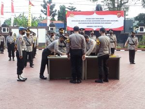 Lima Kasat Dua Kapolsek Gelar Sertijab Di Pimpin Kapolres Karawang