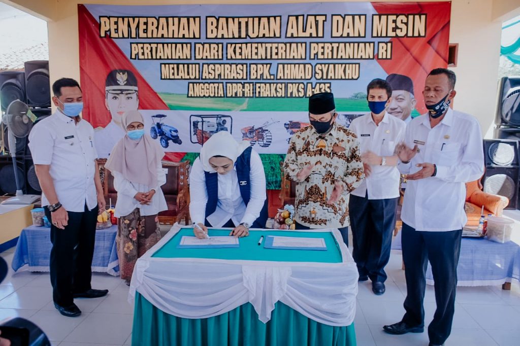 Bupati Karawang Resmikan Alsintan Dan Jembatan Gantung Bali