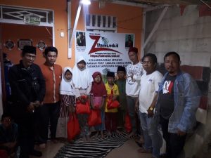 Zetnews.web.id Beserta Jama’ah Darul Iman Karawang Berikan Santunan Anak Yatim Piatu