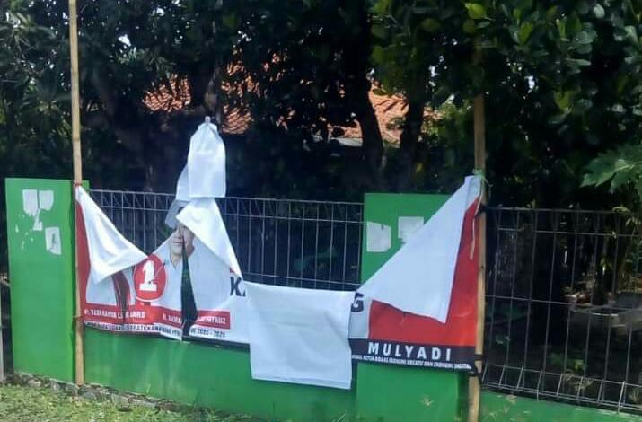 Spanduk Paslon No.1 Disinyalir Dirobek Orang Koyol Tidak Beradab