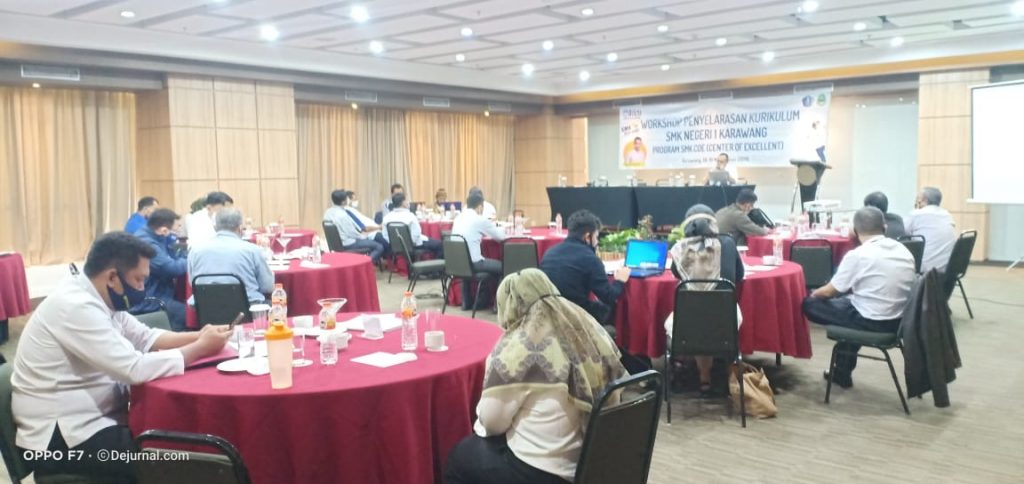 Kegiatan Workshop Sinkronisasi Penyelarasan Kurikulum SMKN 1 Karawang Dengan Dunia Industri