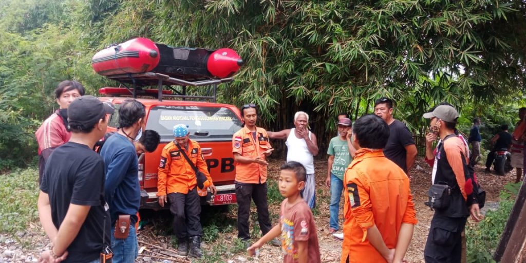 Diduga Defresi Seorang Pria Nekat Ahiri Hidup Disungai Cibeet