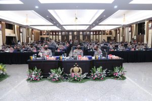 Kapolres Ikut Kegiatan Apel Kepala Satuan Wilayah (Kasatwil) Diruang Vicon Polres Karawang