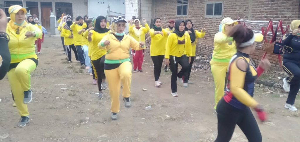 Emak Sri Anggota DPRD Jabar Saba Rumah Relawan SRA