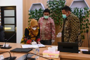 Pemerintah Kabupaten Karawang Gelar Acara Serah Terima Nota Pelaksana Tugas Di Kantor BKD Bandung Jabar