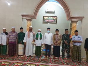 Babinsa Koramil 03/Cb aktif laksanakan sholat subuh Keliling Bersama Camat Cabangbungin