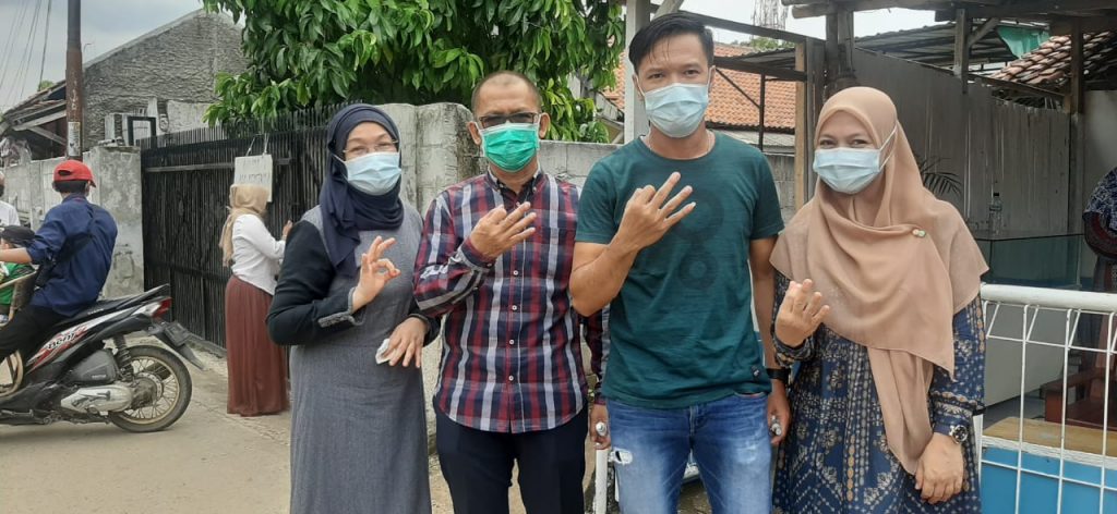 Pembina partai Gelora melaksanakan pencoblosan di TPS 8 Kelurahan Adiarsa Barat