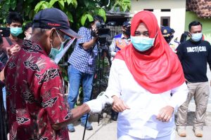 Nyoblos di TPS 01 Dawuan, Yesi Karya Lianti : Insya Allah Menang