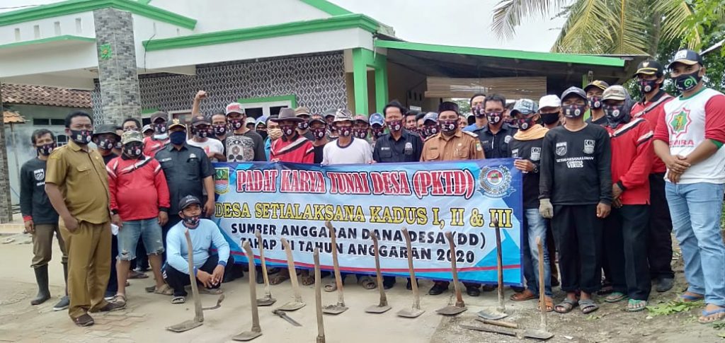Pemdes Setialaksana Gelar Padat Karya Tunai Untuk Tangkal Dampak Covid-19