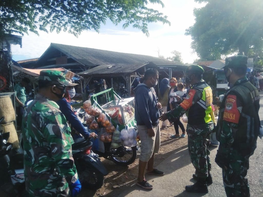Cegah Mewabahnya Cobid-19, Babinsa Koramil 03/Cb Lakukan Kegiatan PDMPK Rutin Di Pasar Tradisional.