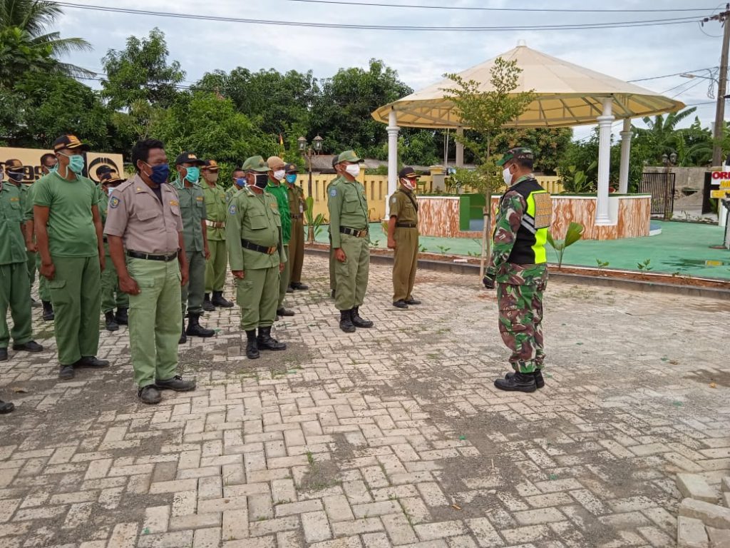 BENTUK LINMAS YANG TANGGUH, BABINSA KORAMIL 03/CABANGBUNGIN BERIKAN PELATIHAN BARIS BERBARIS