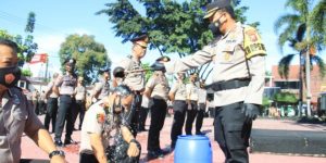 Tradisi Siraman Di Lakukan Saat Upacara Korp Kenaikan Pangkat Anggota Polri aperiode 1 Januari 2021