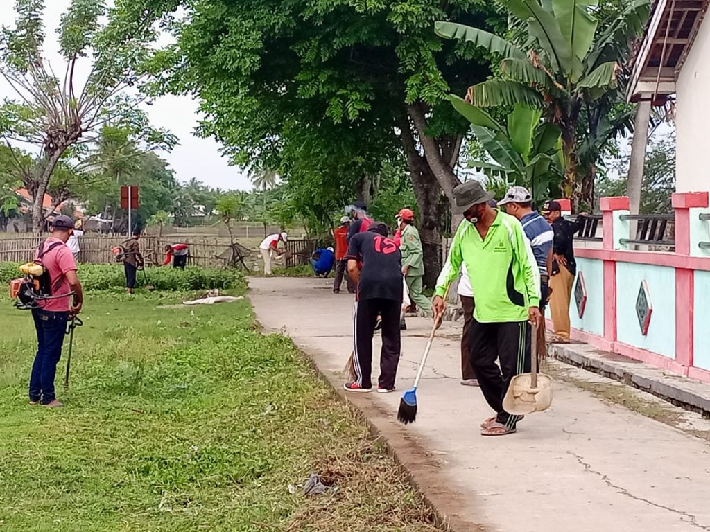 KADES LENGGAHSARI RUTIN ADAKAN KEGIATAN JUM’AT BERSIH