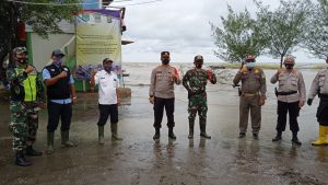 PATUHI KEBIJAKAN PPKM, TIGA PILAR KECAMATAN MUARAGEMBONG TUTUP SEMENTARA TEMPAT WISATA