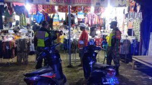 BABINSA KORAMIL 03/CABANGBUNGIN RUTIN GELAR PATROLI PENEGAKAN DISIPLIN PROTOKOL KESEHATAN