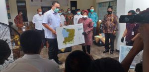 DANRAMIL BERSAMAN BABINSA MONITORING KUNJUNGAN MENSOS DI DESA PANTAI BAKTI