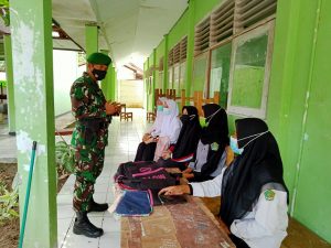 BABINSA KORAMIL 03/CABANGBUNGIN KOMSOS BERSAMA SISWA SMP NEGERI 2 CABANGBUNGIN