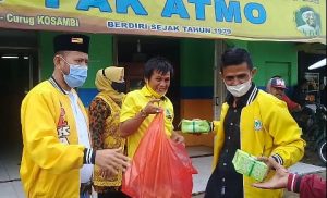 Jajaran Pengurus DPD Golkar Kabupaten Karawang Laksanakan Giat Jumat Berkah