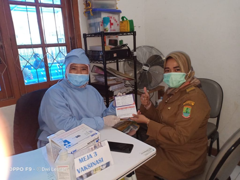 UPTD Puskesmas Teluk Jambe Timur Laksanakan Penyuntikan Vaksin Sinovac Tenaga Kesehatan