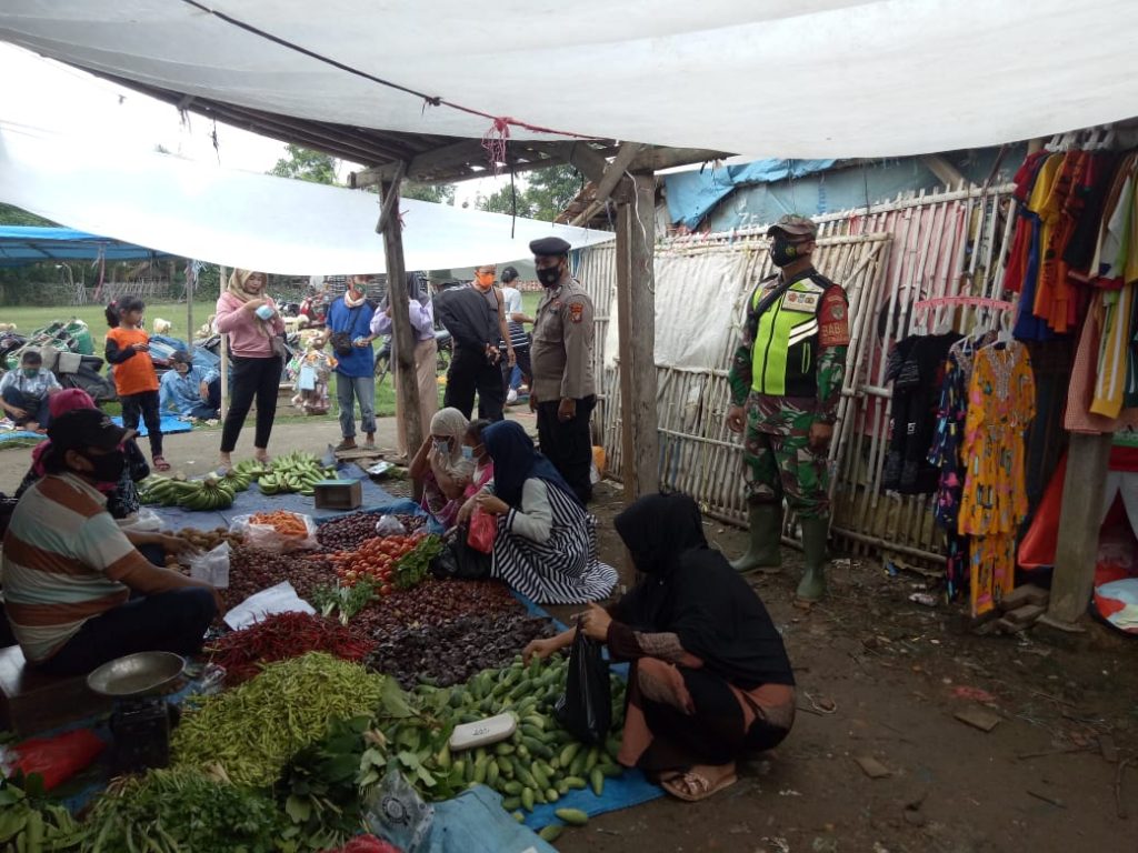 GELAR OPERASI YUSTISI DI PASAR TRADISIOBNAL, BABINSA BERSINERGI DENGAN BABINKANTIBMAS DAN PEMDES