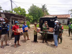 KORAMIL 03/CABANGBUNGIN SALURKAN BANTUAN UNTUK WARGA BINAANNYA YANG TERDAMPAK BANJIR
