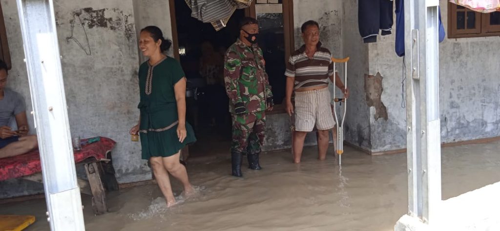 BABINSA KORAMIL 03/CABANGBUNGIN PANTAU WILAYAH BINAAN YANG TERDAMPAK BANJIR
