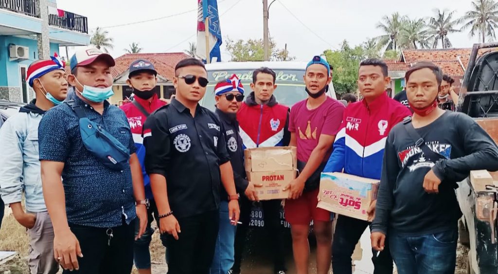 Moonraker Club Gelar Bhakti Sosial Peduli Bencana Banjir Karangligar