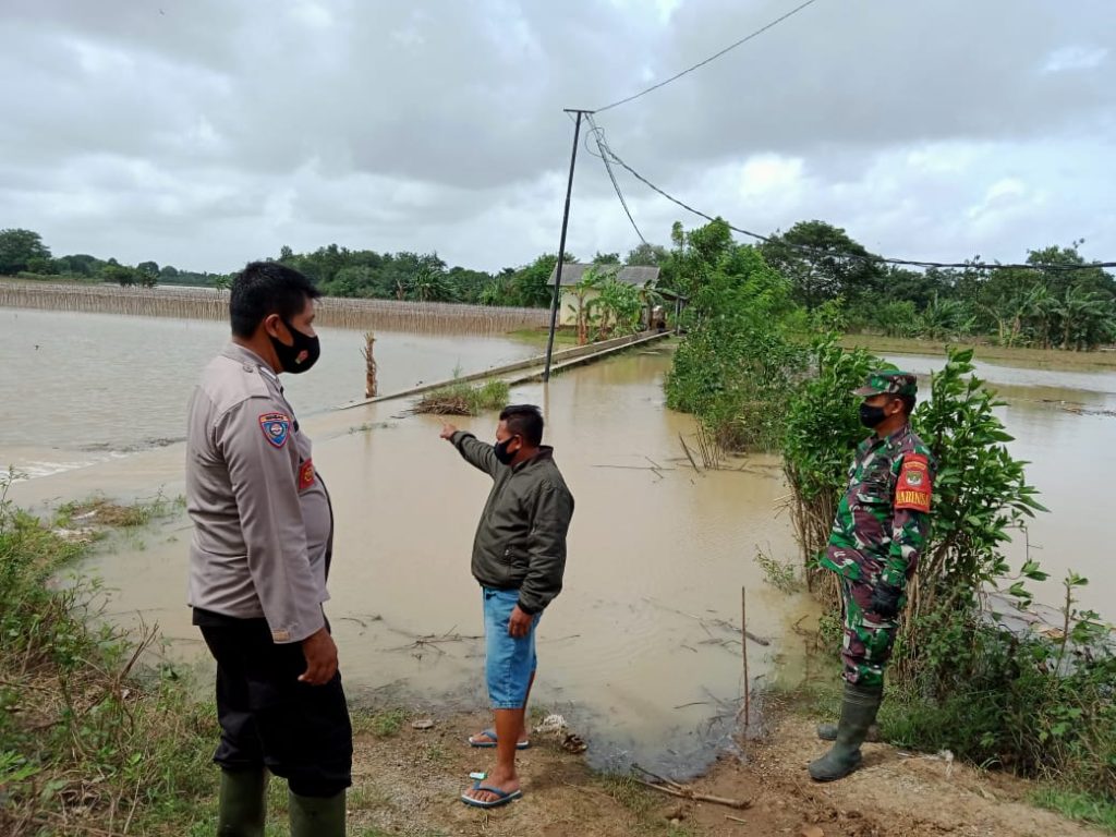 BABINSA KORAMIL 03/CABANGBUNGIN PANTAU DESA BINAANNYA YANG TERKENA BANJIR
