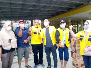 Tak Kenal Lelah Ketua Umum DPD Partai Golkar Bersama Jajarannya Evakuasi Banjir Di Karawang