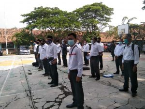 Panitia 11 Dampingi Bakal Calon Kepala Desa Belendung Kecamatan Klari Tes Tertulis