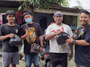 Komunitas Laskar Pandan Singaperbangsa (LAPAS) Karawang Berikan Bantuan Sembako Untuk Korban Banjir