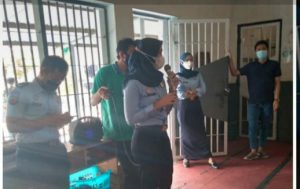 Kasubsi Dan Staf Bimaswat Bagikan Masker Kepada Warga Binaan Pemasyarakatan