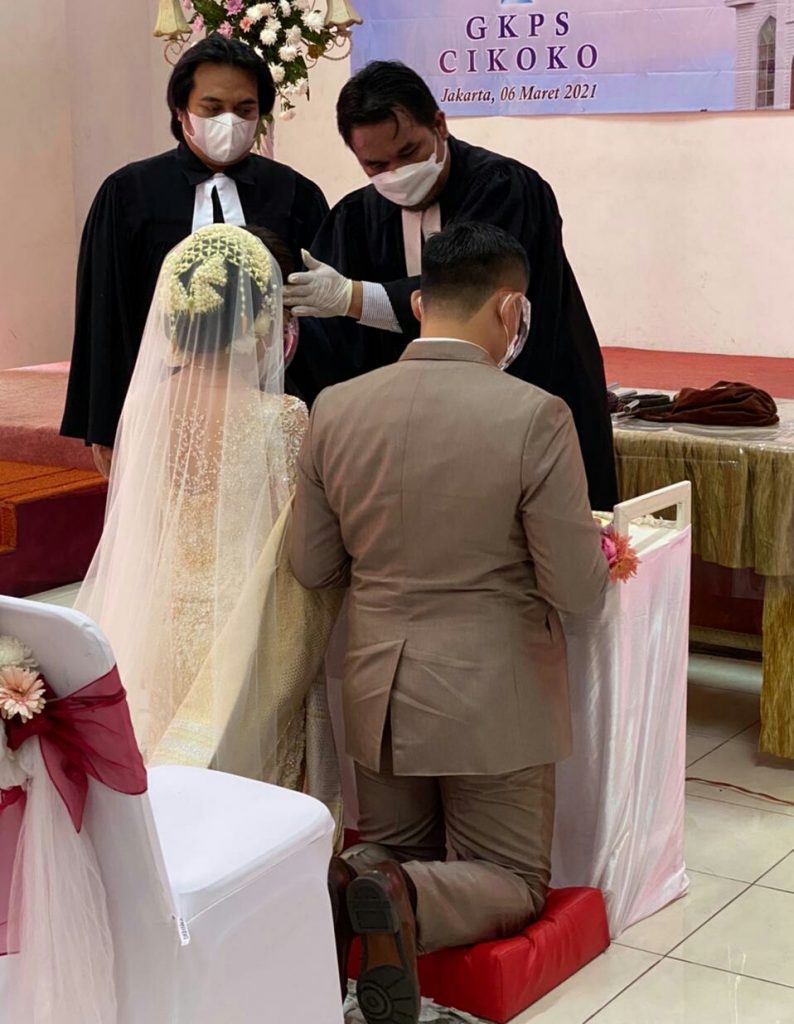 Pemberkatan Pernikahan Bripka Wingston Dan Hillary Di Saat Pandemi Tetap Menjaga Prokes Sangat Ketat