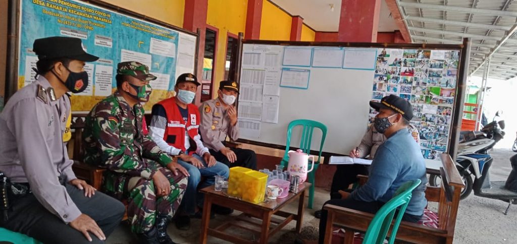 Tripika Kecamatan Wanayasa Menunggu Kedatangan Kapolda Jawa Barat Dalam Rangka Monitoring Posko PPKM