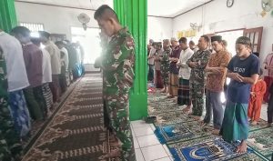 SATGAS TMMD BERBAUR BERSAMA WARGA TUNAIKAN SHALAT JUM’AT