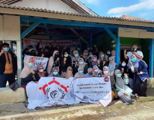 Aliansi Relawan Cikampek (ARC) Bersama Aliansi Relawan Karwang (Areka) dan KAMI Karawang Adakan Pengobatan Gratis