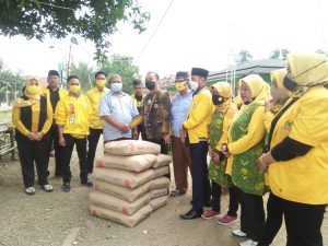 Senin Amanah DPD Golkar Karawang Salurkan Bantuan untuk Sarana Ibadah
