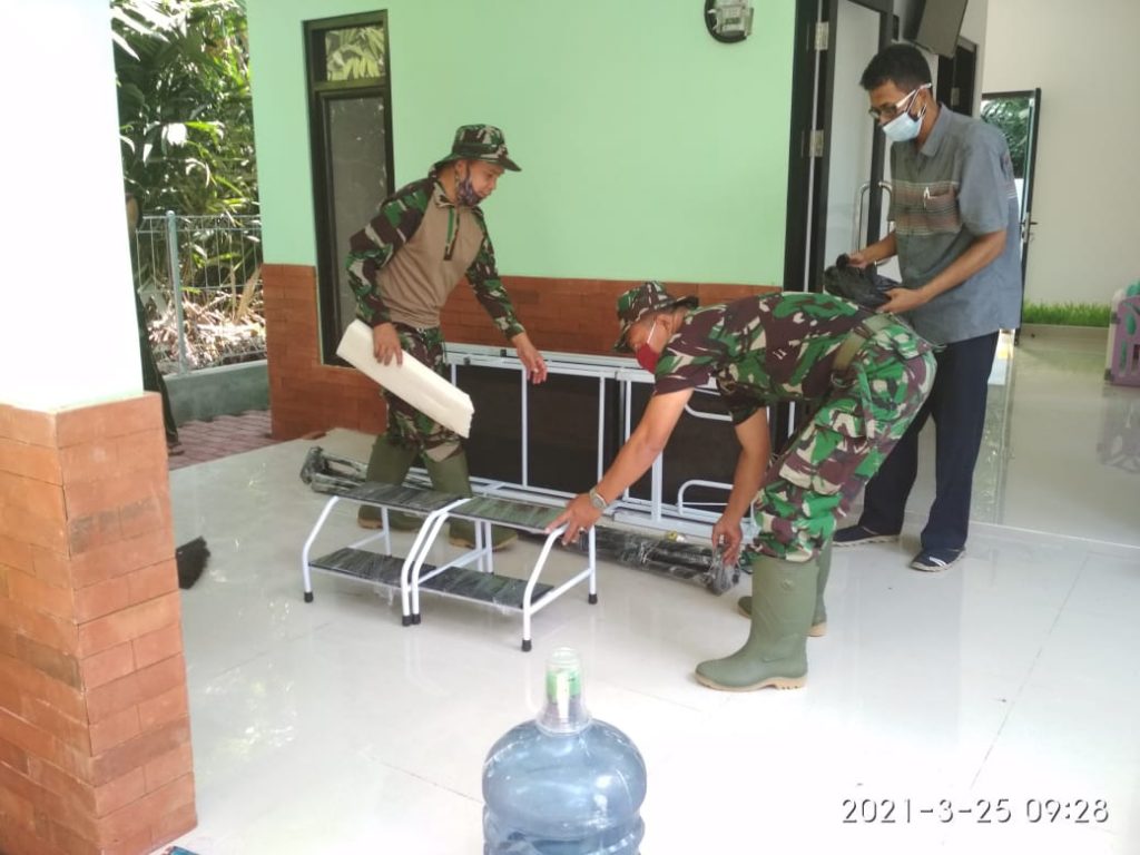 SATGAS TMMD KE 110 LAKUKAN PEMASANGAN FASILITAS DAN BEBERAPA PRASARANA POSYANDU