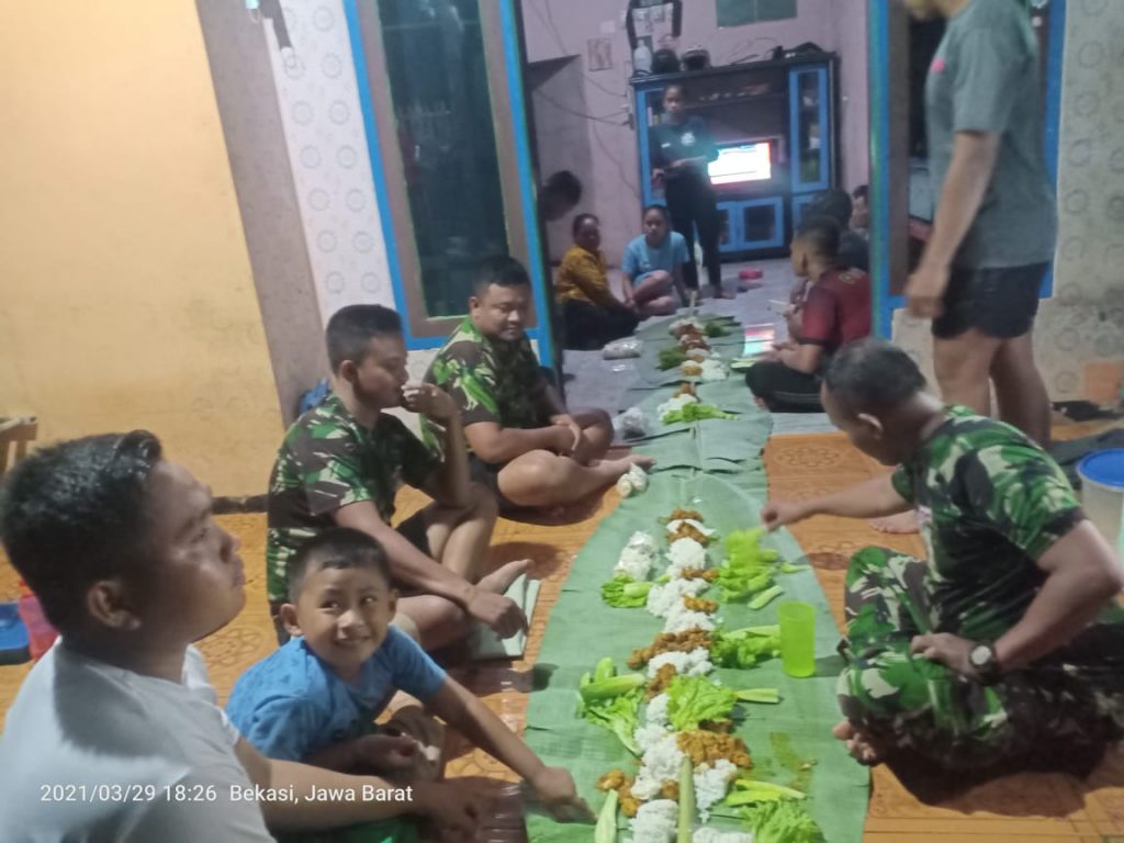 TERCIPTA KESAN MENDALAM SAAT SATGAS TMMD MAKAN MALAM BERSAMA