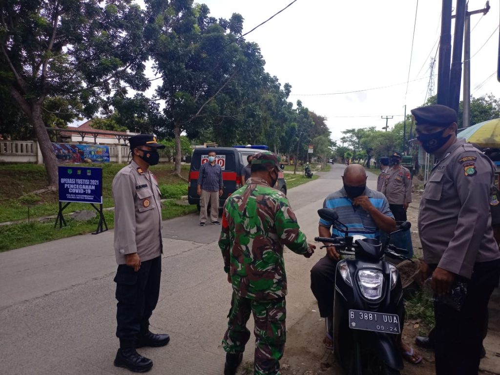 KAPOLSEK CABANGBUNGIN PIMPIN OPERASI YUSTISI GABUNGAN DAN BAGIKAN MASKER
