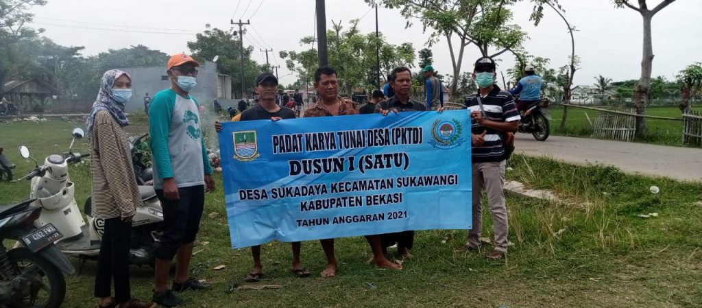 PEMDES SUKADAYA LAKSANAKAN PROGRAM PADAT KARYA TUNAI
