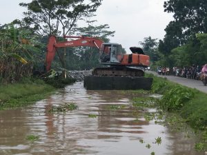Duga Proyek Normalisasi Yang Menggunakan Anggaran APBD Kabupaten Karawang Melanggar UUD Nomor 14 – KIP