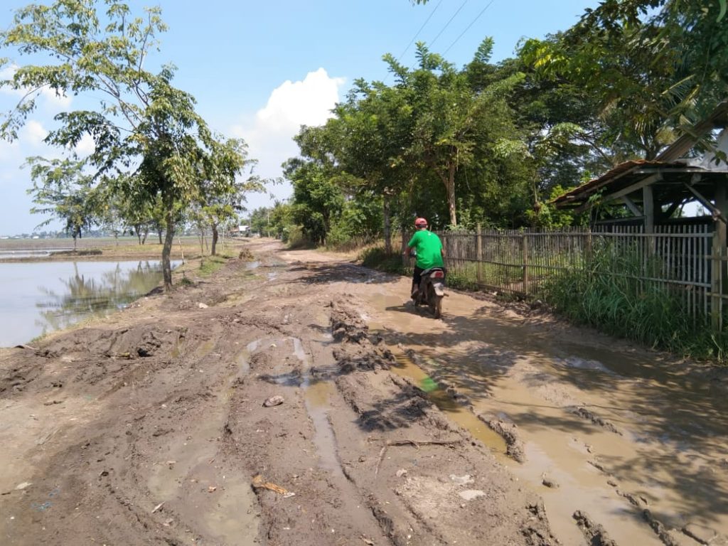Warga Nelayan dan Petani Kalen Kalong Desa Sumberjaya Sangat Mendambakan Jalan Di Cor
