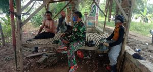 JALIN KEHARMONISAN BABINSA LAKSANAKAN KOMSOS BERSAMA WARGA BINAANNYA