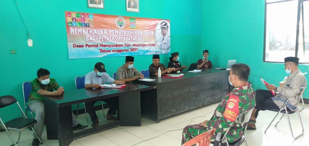 BABINSA HADIRI SOSIALISASI DAN PEMBEKALAN TIM SDGs DESA PANTAI HARAPAN JAYA