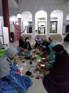 Forum Komunikasi Dakwah Kampus (FKDK) Universitas Singaperbangsa Karawang membuka donasi untuk yatim dan Duafa